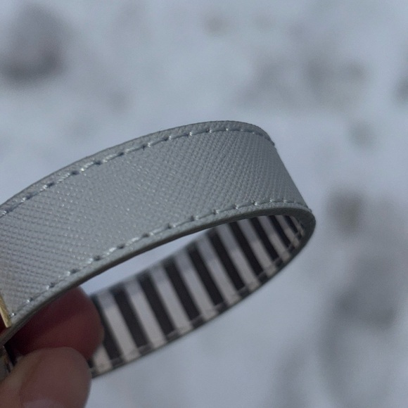 Henri Bendel Turn Lock Leather Bracelet Sage Green Gold Tone Size 7–8 - Picture 9 of 10